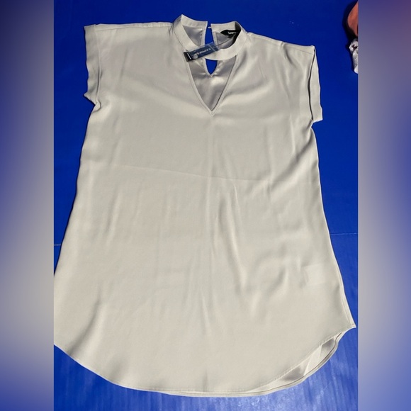 Express NWT Light Gray Rolled Sleeveless Edge V-Neckline w/ Chocker Blouse  XS - Picture 1 of 6
